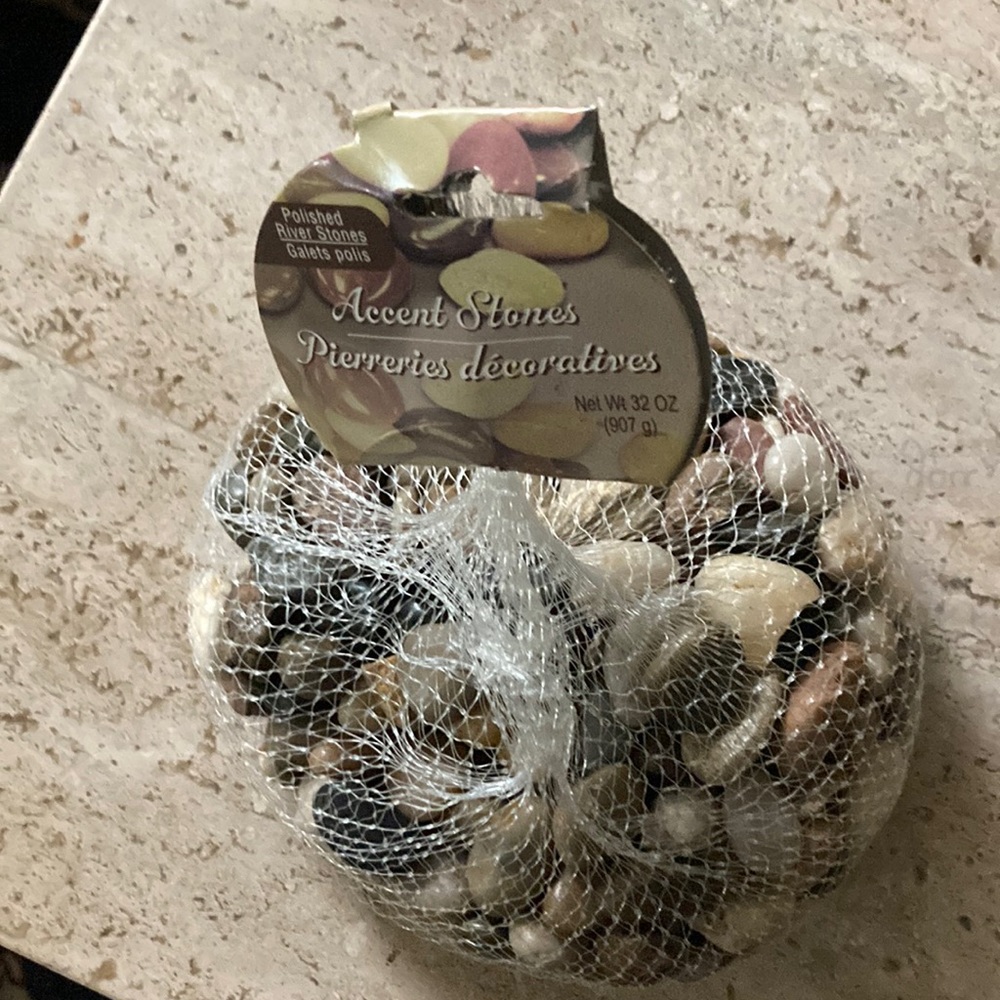 Polished accent stones